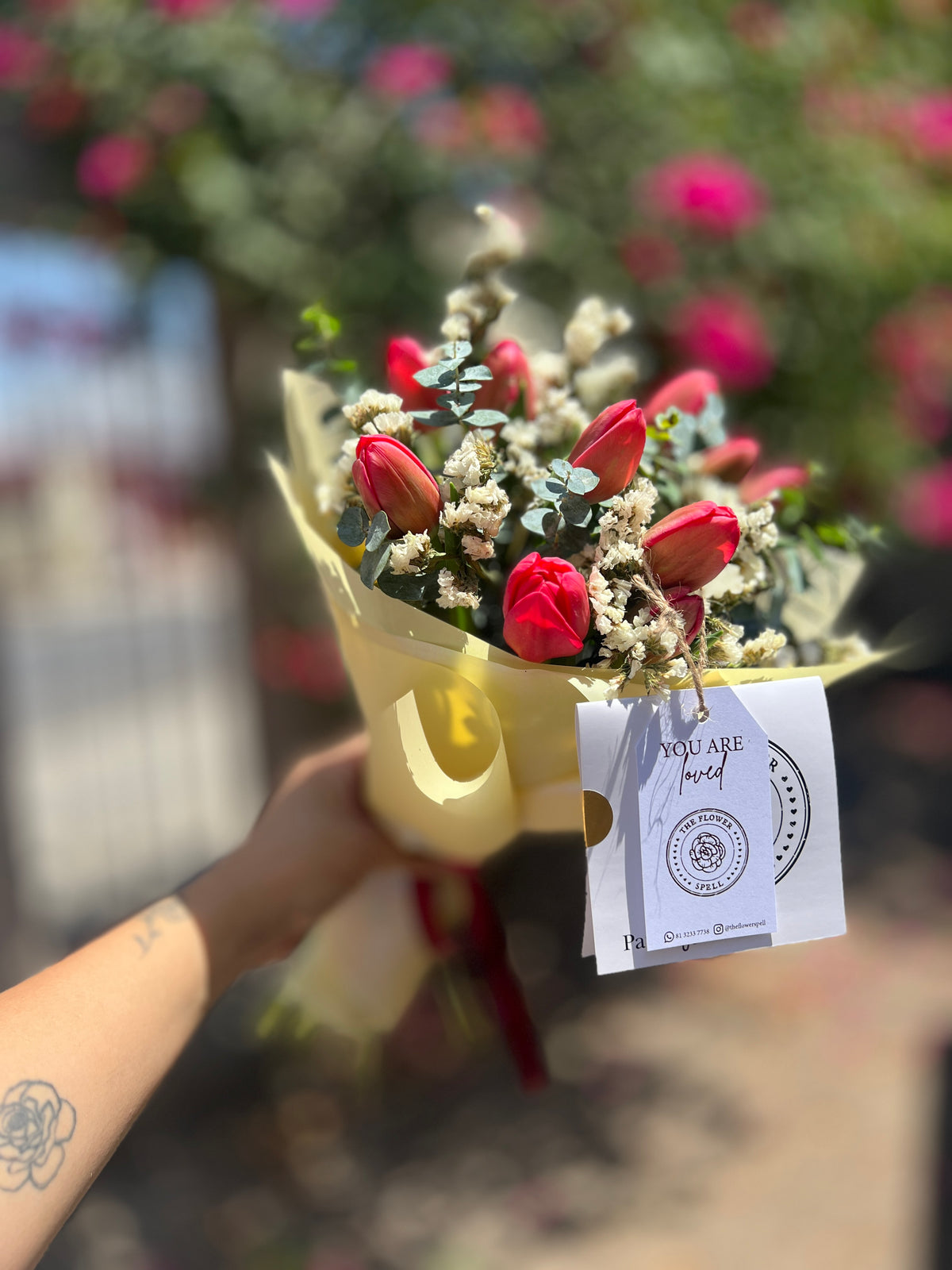 10 Tulipanes y statice