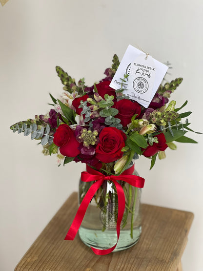 Rosas y mix de flores en jarron