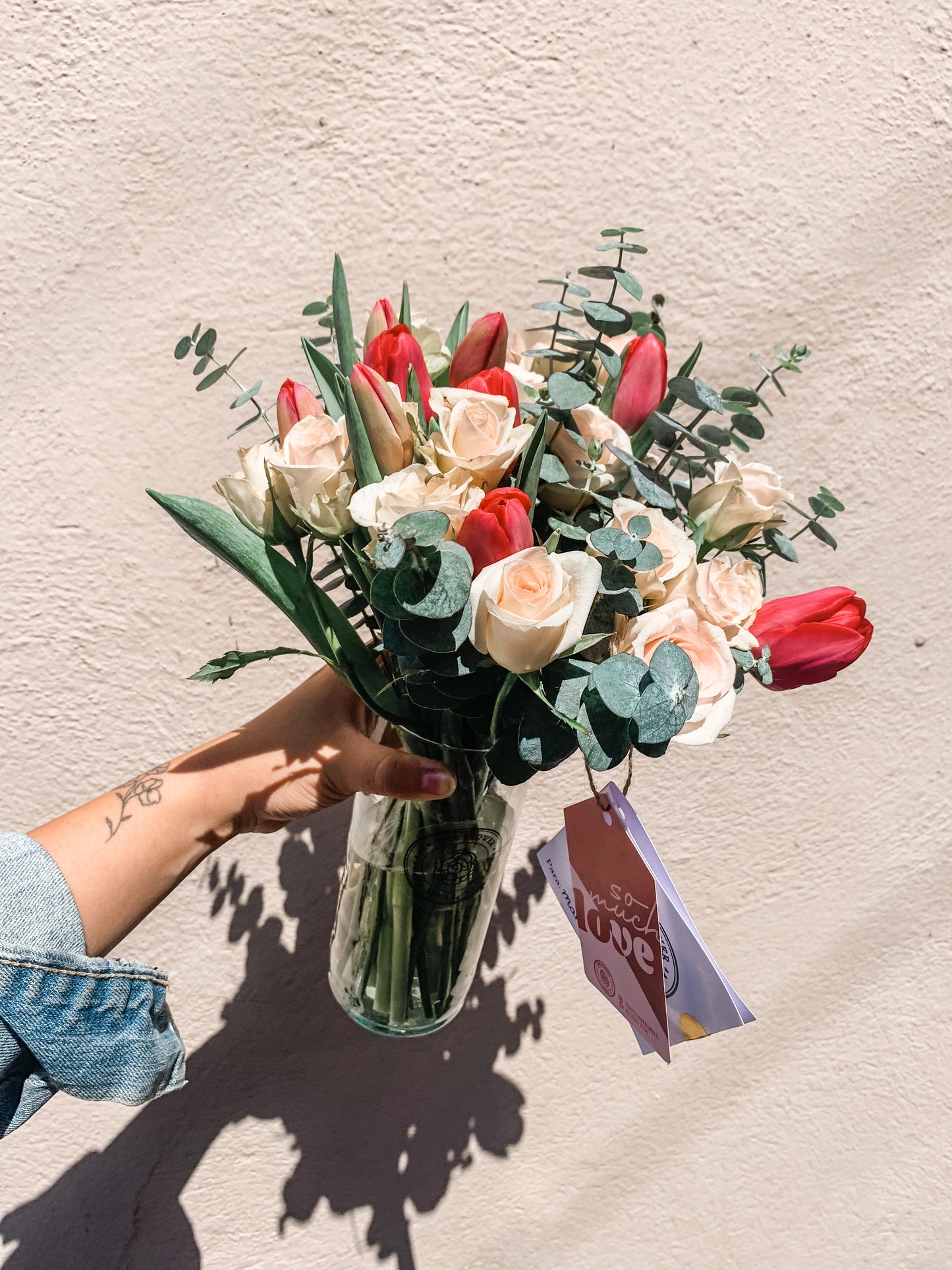 10 Tulipanes y mini rosas