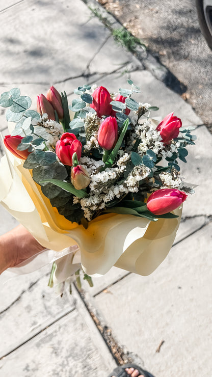 10 Tulipanes y statice
