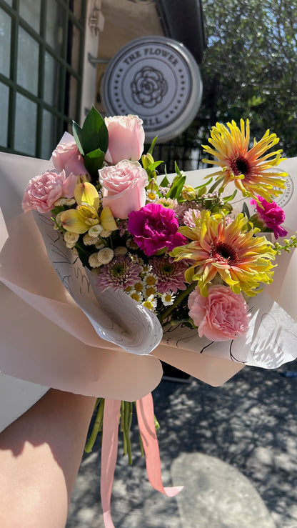 Bouquet de temporada - Flores y follajes frescos que se tengan al día, siempre serán distintos.