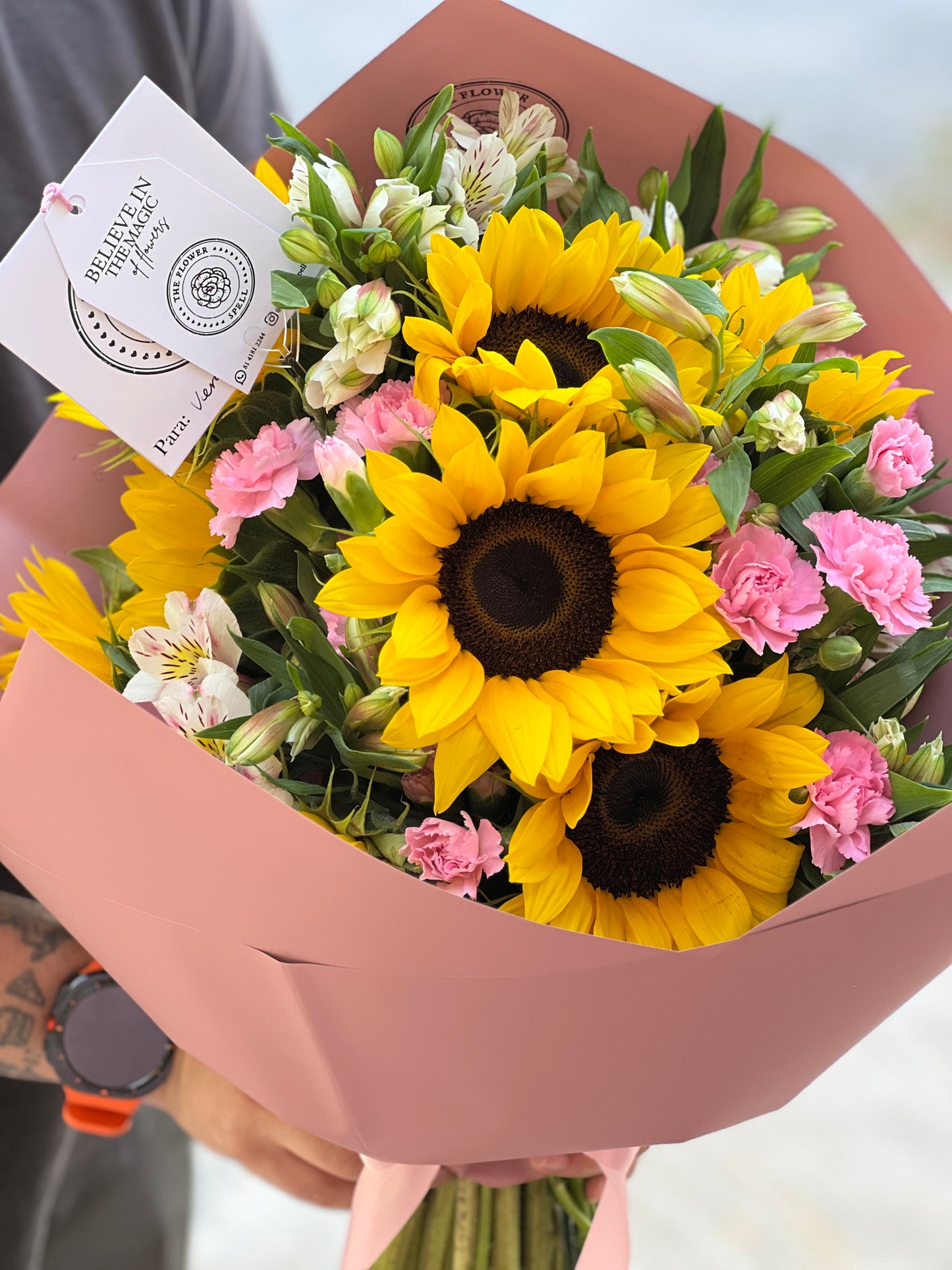 Girasoles y astromelias