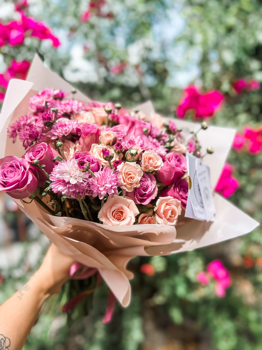 Bouquet rosas, mini rosas y margaritas