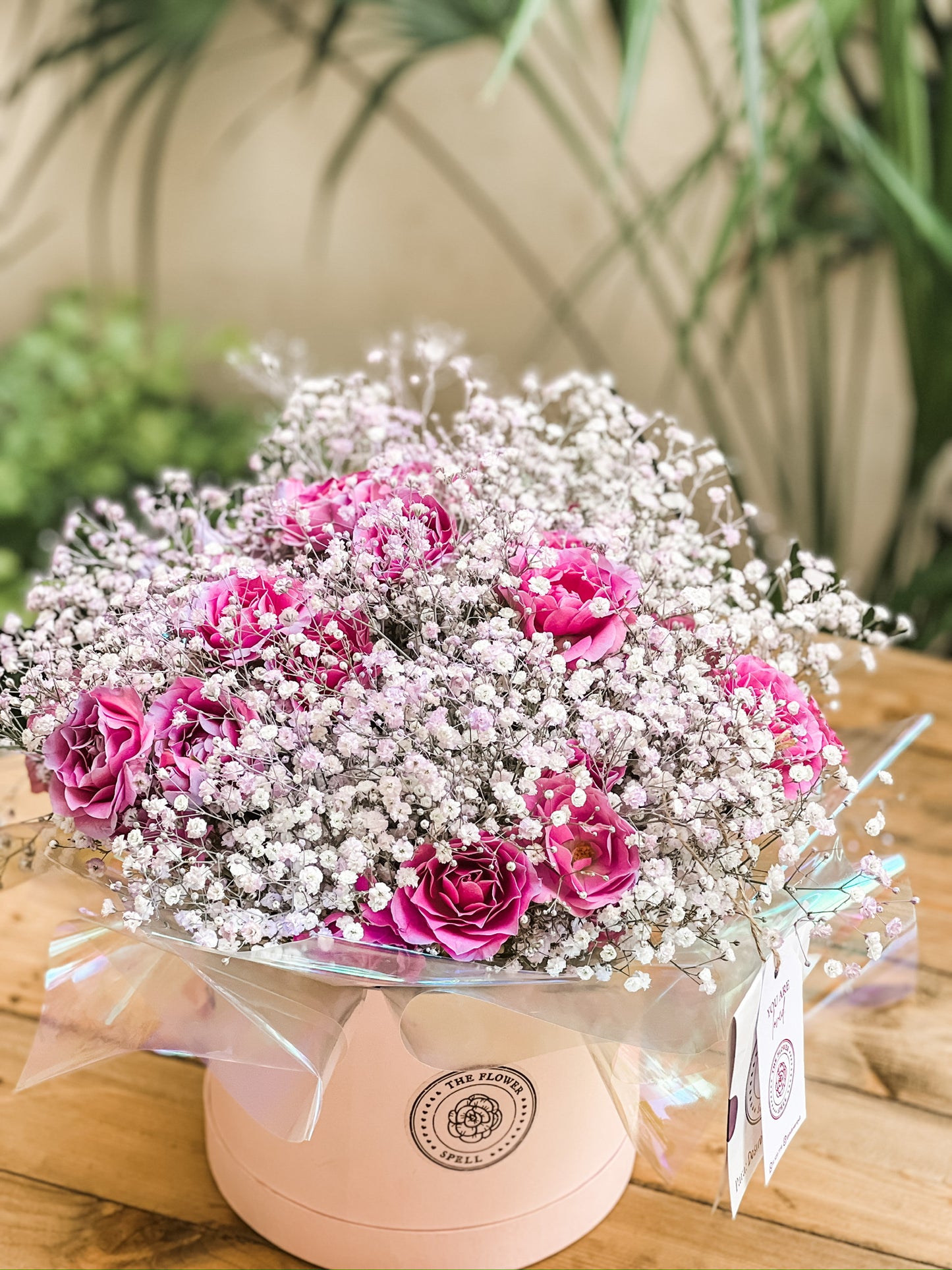 Gyphso y mini rosas en caja