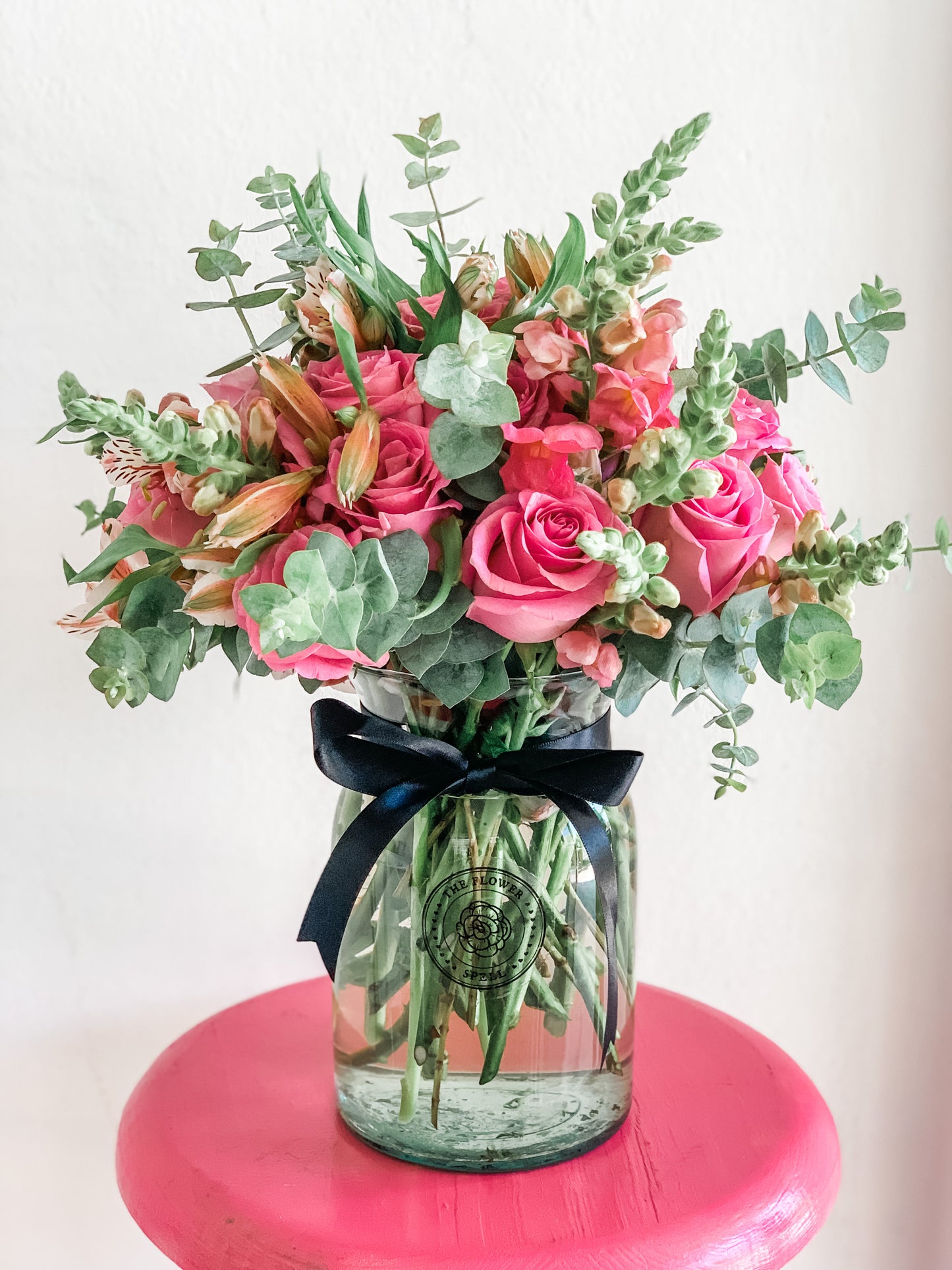 Rosas y mix de flores en jarron